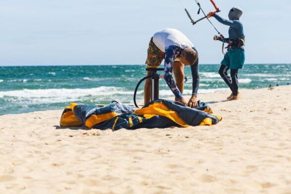 Raid côtier en autonomie : comment réussir son bivouac kite en milieu isolé