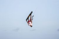 Préparation physique du kitesurfeur : renforcer son gainage et protéger ses genoux