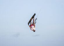 Préparation physique du kitesurfeur : renforcer son gainage et protéger ses genoux